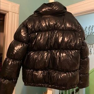 Women black shinny puffer jacket